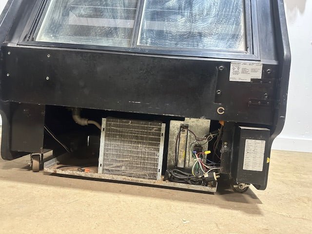 Structural Concepts MP48R Lighted Curved Glass Refrigerated Bakery Display Case