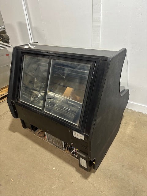 Structural Concepts MP48R Lighted Curved Glass Refrigerated Bakery Display Case