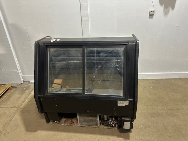 Structural Concepts MP48R Lighted Curved Glass Refrigerated Bakery Display Case