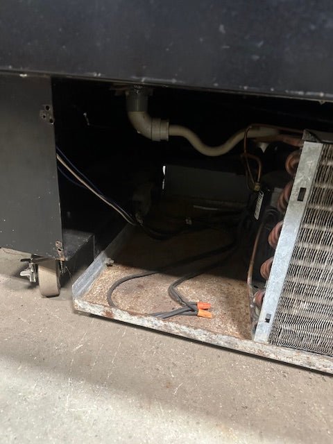 Structural Concepts MP48R Lighted Curved Glass Refrigerated Bakery Display Case