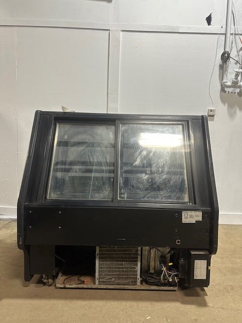 Structural Concepts MP48R Lighted Curved Glass Refrigerated Bakery Display Case