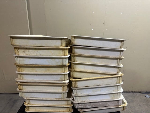 Winco PL-3 Stackable Pizza Dough Proofing Pans Lot of 20
