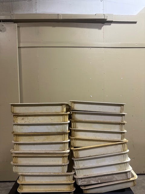 Winco PL-3 Stackable Pizza Dough Proofing Pans Lot of 20
