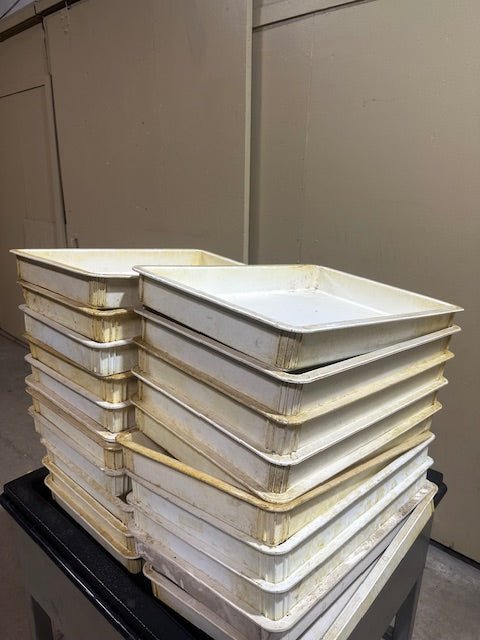 Winco PL-3 Stackable Pizza Dough Proofing Pans Lot of 20