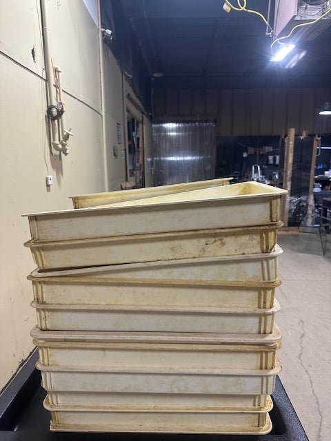 Winco PL-3 Stackable Pizza Dough Proofing Pans Lot of 20