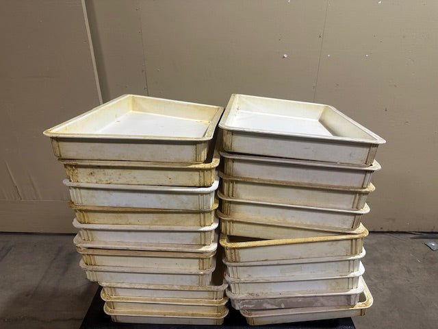 Winco PL-3 Stackable Pizza Dough Proofing Pans Lot of 20