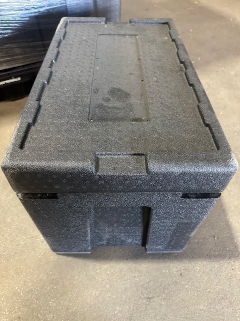 Heavy Duty Poly Foam Delivery Totes with Lids 30 Pack Black