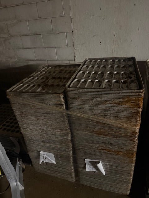 Chicago Metallic Commercial 32-Mold Hot Dog Bun Baking Pans