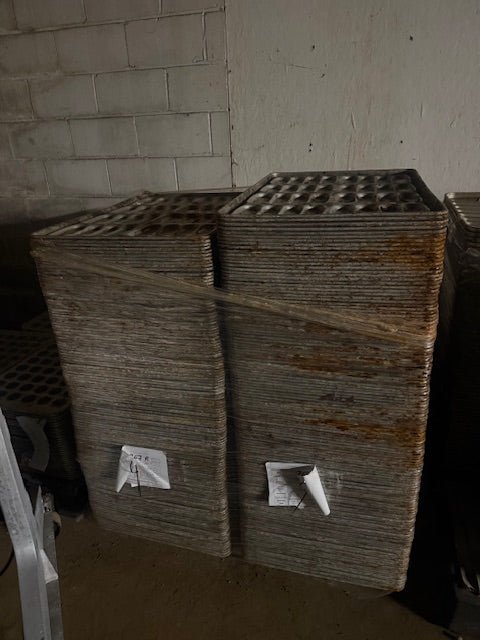 Chicago Metallic Commercial 32-Mold Hot Dog Bun Baking Pans