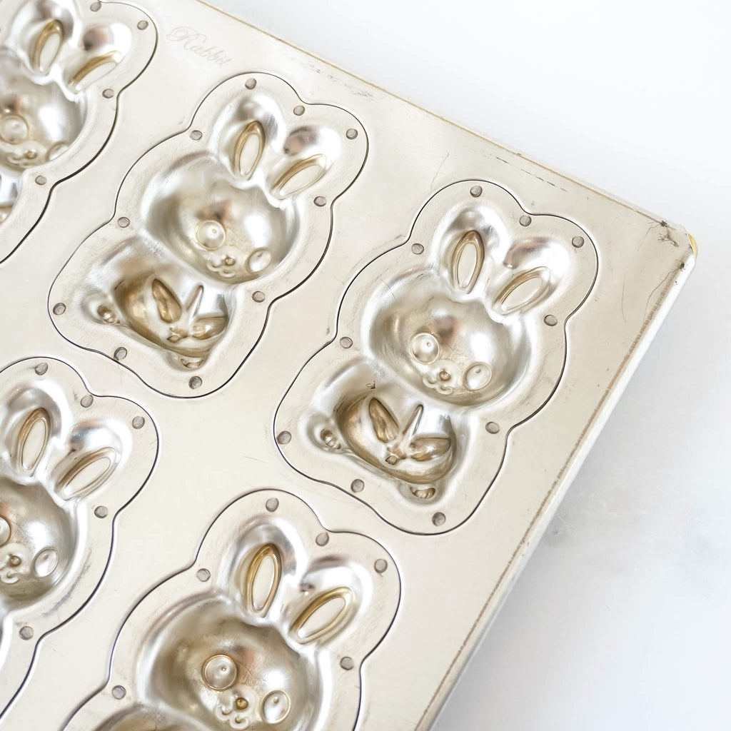 Matsunaga Japan Silicone Coated 8-Cavity Bunny Madeleine Baking Pan