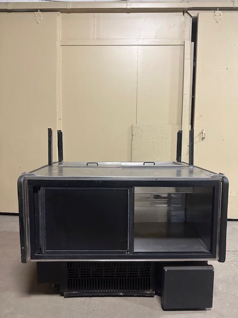 Structural Concepts Q2447 B Refrigerated Lighted Display Commercial Merchandiser